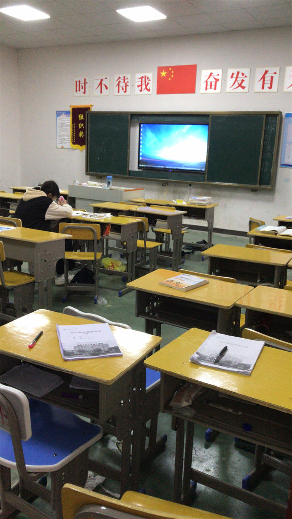 学校教室.JPG